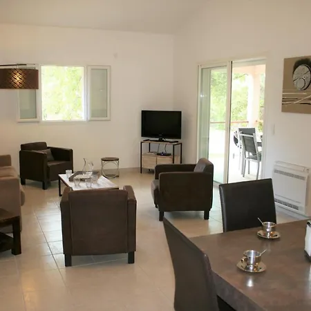 Villa Charmante Climatisee A 6 Km De La Plage De San Ciprianu Porto-Vecchio (Corsica)
